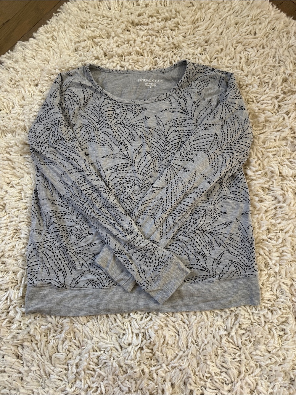 Beyond Yoga Heather Gray Printed Long Sleeve Sweatshirt